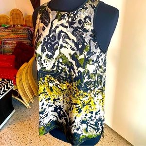 VINCE CAMUTO Sleeveless Beautiful print woven Top! EUC